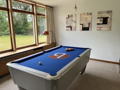 Spacious and stylish, games room with huge garden