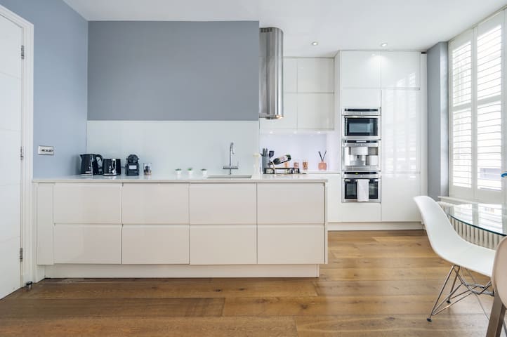 Prime 2-Bedroom Apartment in London’s Theatreland