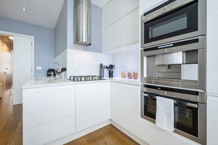 Prime 2-Bedroom Apartment in London’s Theatreland gallery image 4