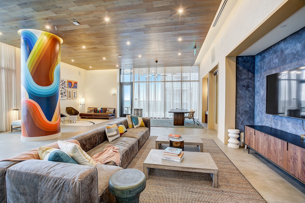 Rainey St Condo | Heated Pool | Gym