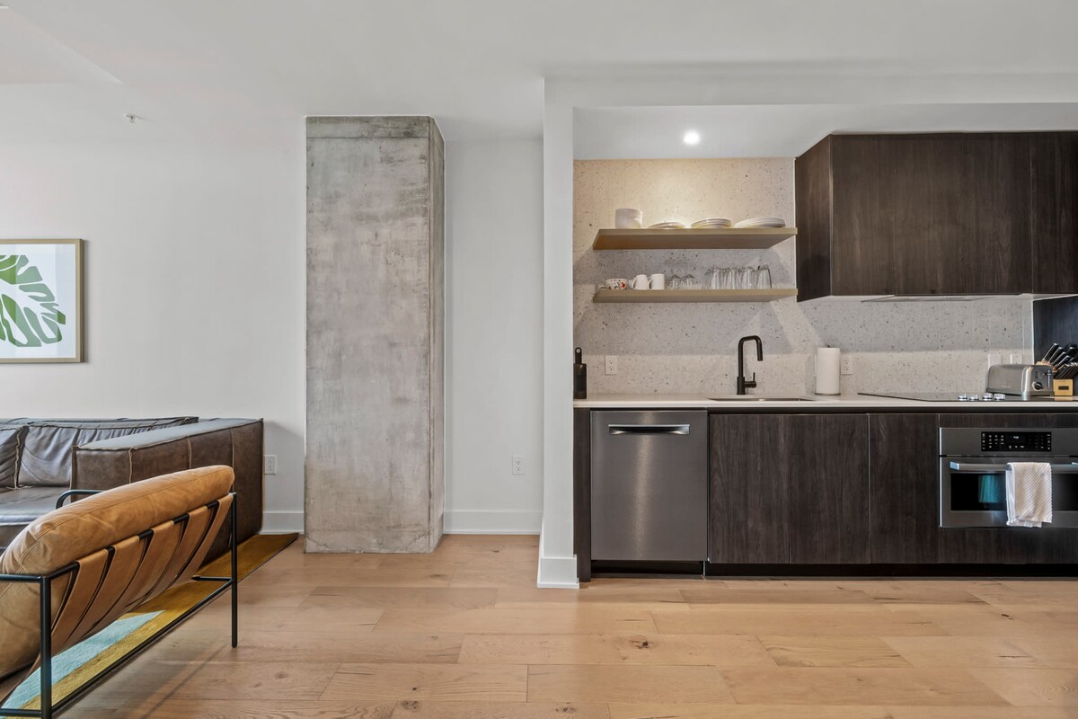 Rainey St Condo | Heated Pool | Gym