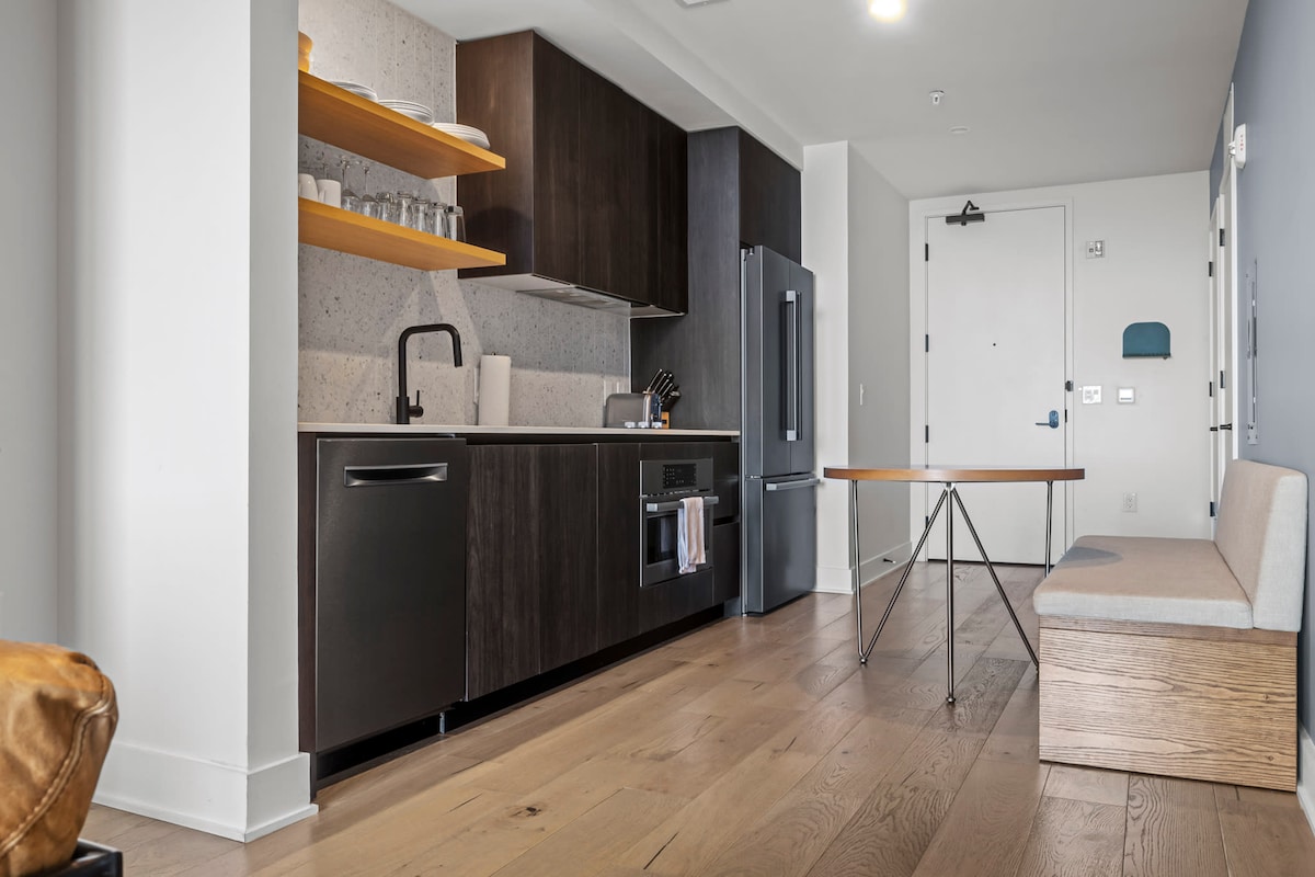 Rainey St Condo | Heated Pool | Gym