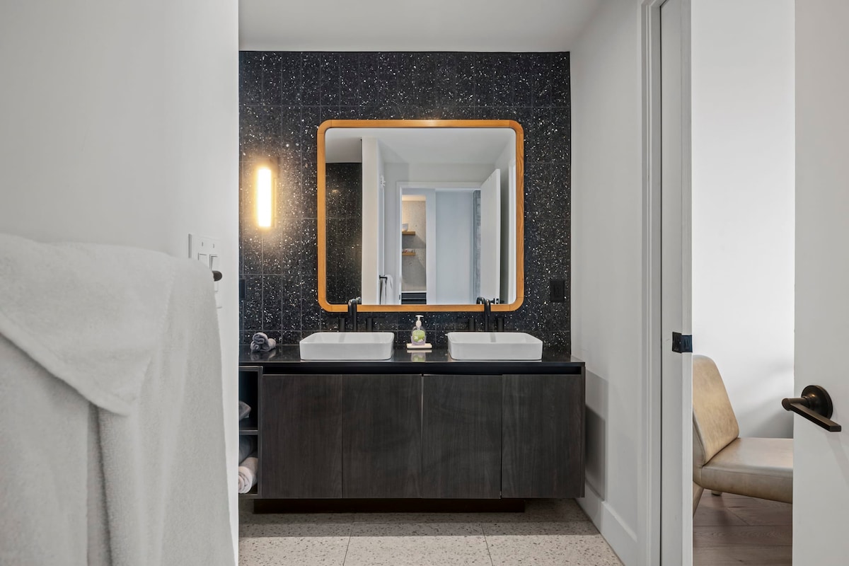 Rainey St Condo | Heated Pool | Gym