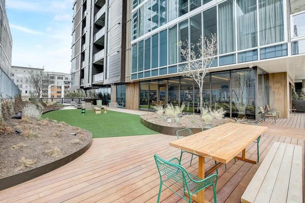 Rainey St Condo | Heated Pool | Gym