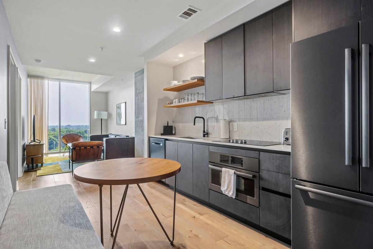 Rainey St Condo | Heated Pool | Gym