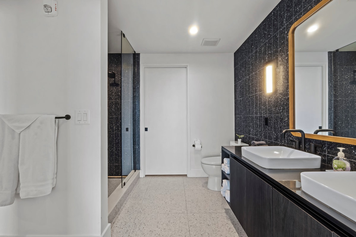 Rainey St Condo | Heated Pool | Gym