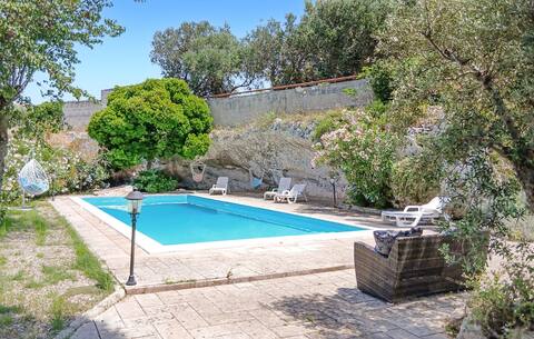 Awesome home in Grottaglie with WiFi