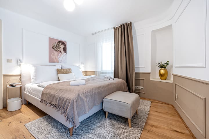 Exquisite 2 bedroom apartment at Lesser Town