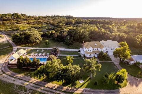 Pool, Pickleball, Indoor/Outdoor Games, Sleeps 30+