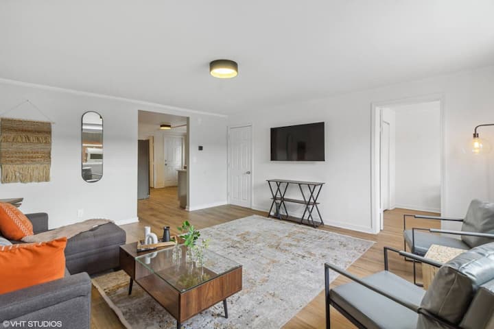 1 - ви етаж - всекидневна