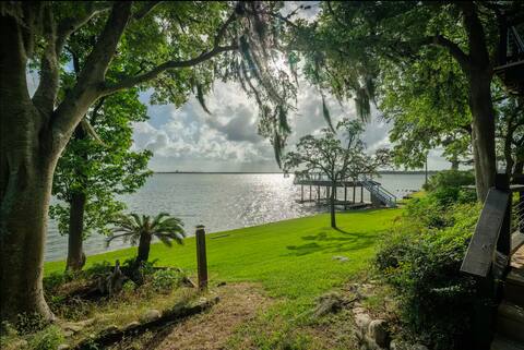 Navigate Stays one-of-a-kind Waterfront Retreat