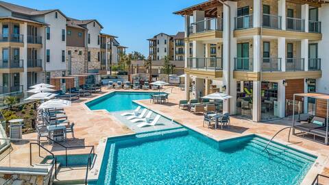 Landing | Modern 1BD, Clubhouse, Pool