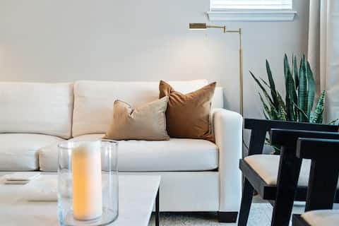 Successful Airbnb property: 5 star Luxury-NEW built GEM in Prime SOHO/HydePark in Palma Ceia Pines