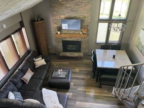 Spacious Boyne Mountain Condo- Sleeps 14