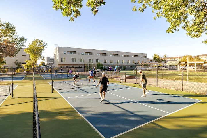 Pool, Hot Tub & Pickleball & Spa - St. George
