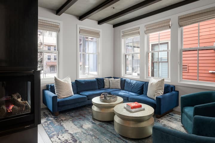 Luxury Home With Exquisite Finishes, Walk To Ski - 우레이