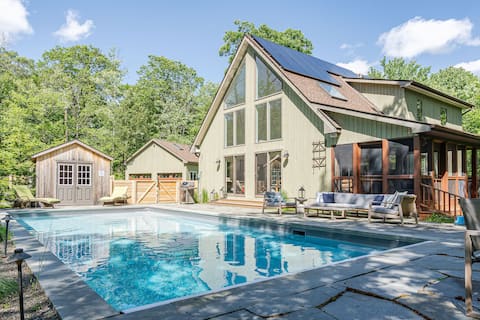 Cold Spring Mountain Retreat: Sun-filled Oasis