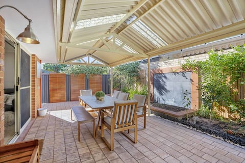 Rivervale Family Retreat-Optus,River,Shops,Crown