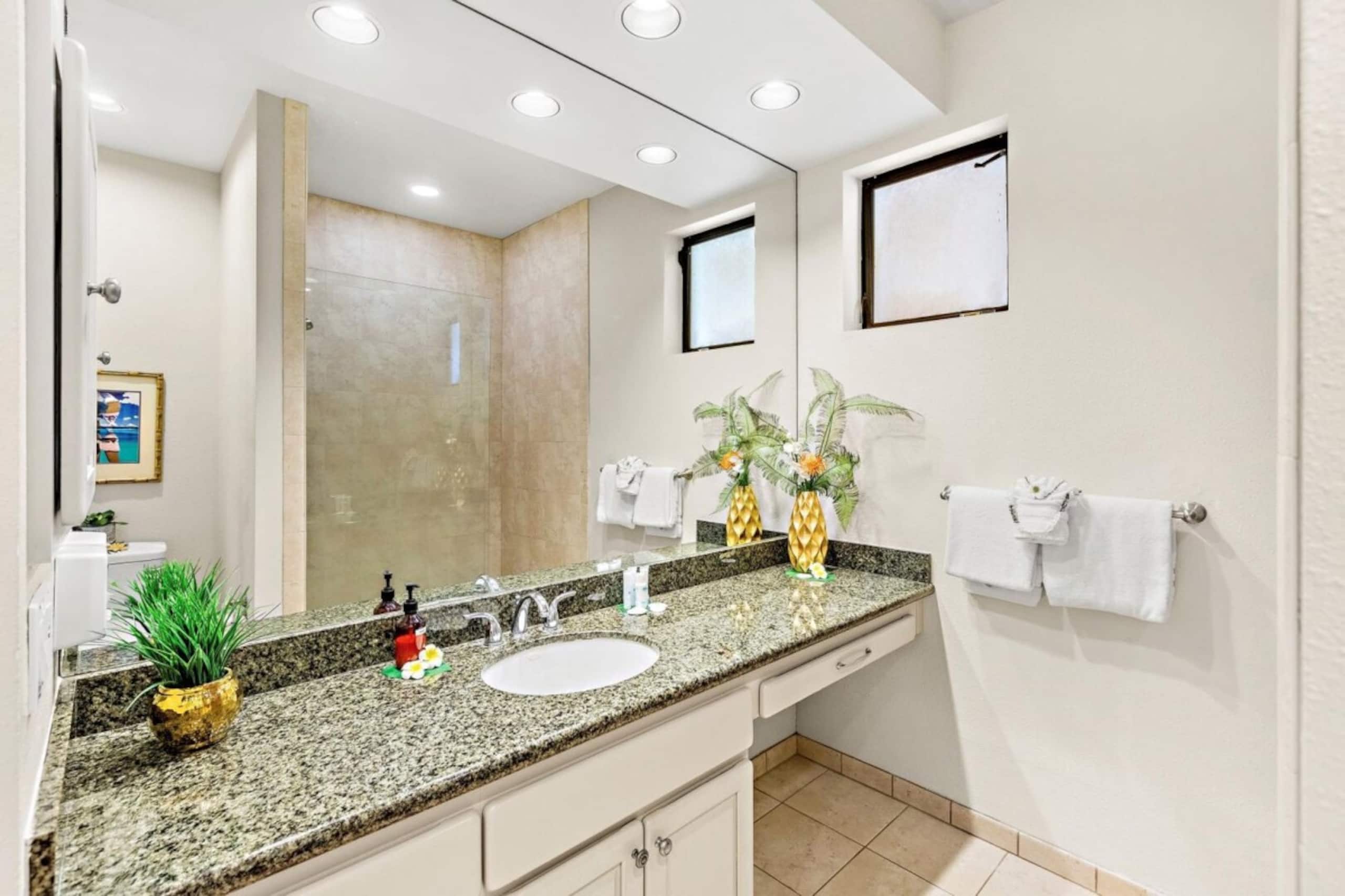 Condo in Lahaina · ★5.0 · 3 bedrooms · 5 beds · 2.5 private baths - Image 11