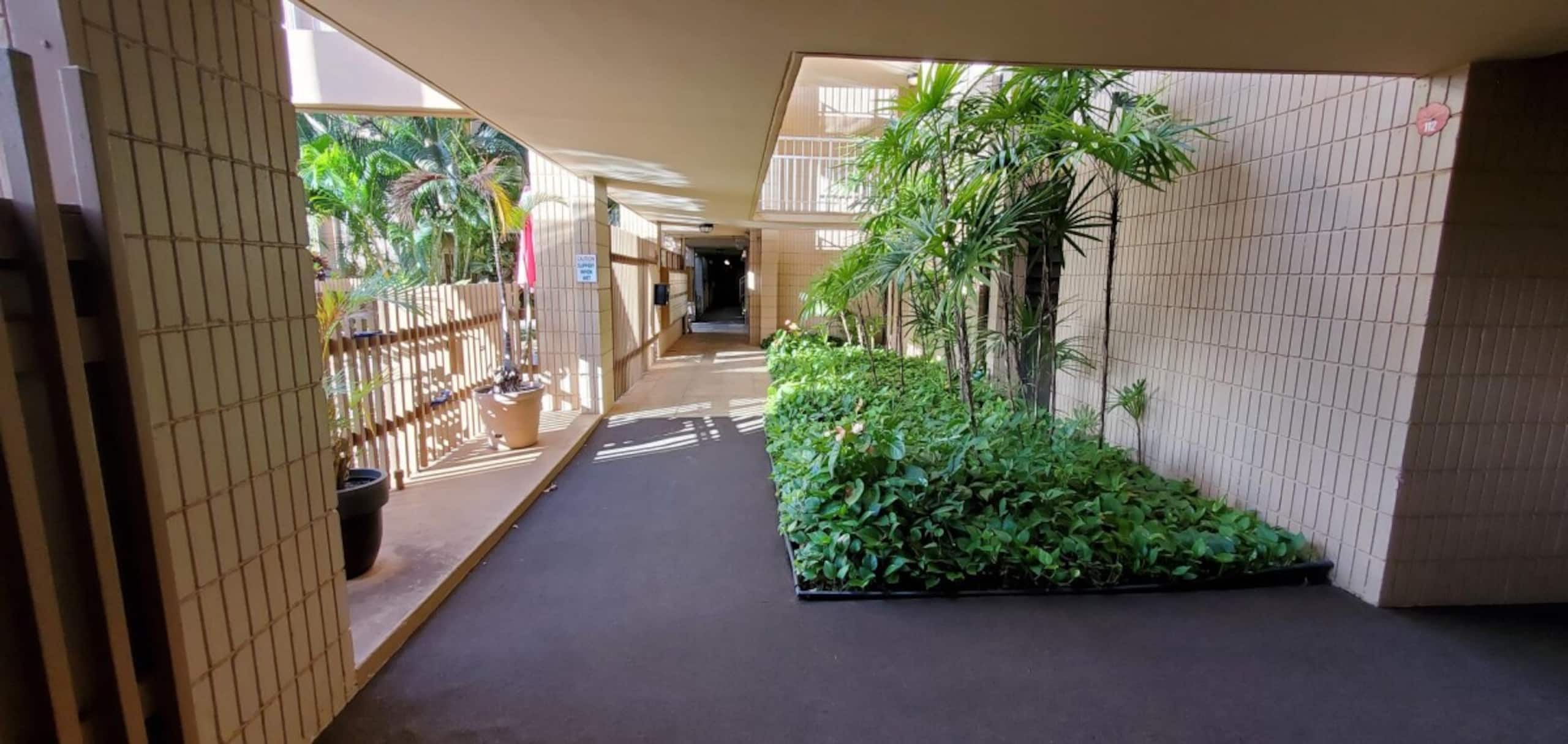 Condo in Lahaina · ★4.83 · 1 bedroom · 2 beds · 1 bath - Image 19