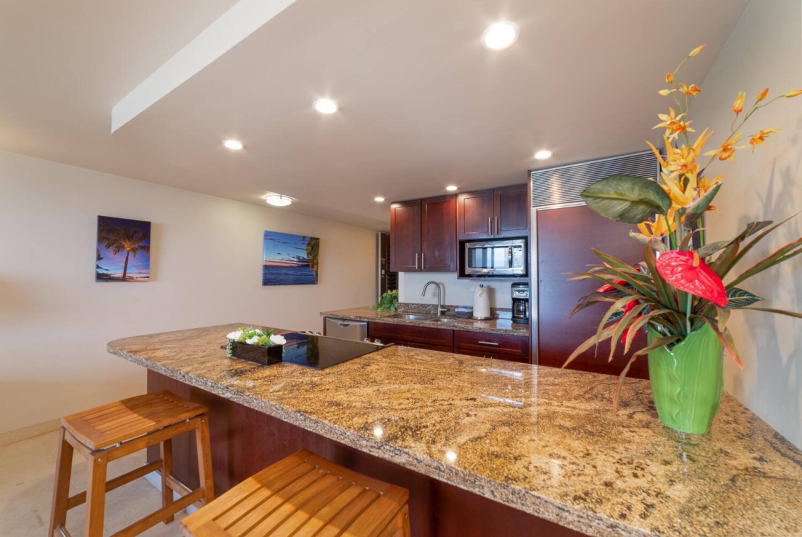 Condo in Lahaina · ★4.83 · 1 bedroom · 2 beds · 1 bath - Image 6