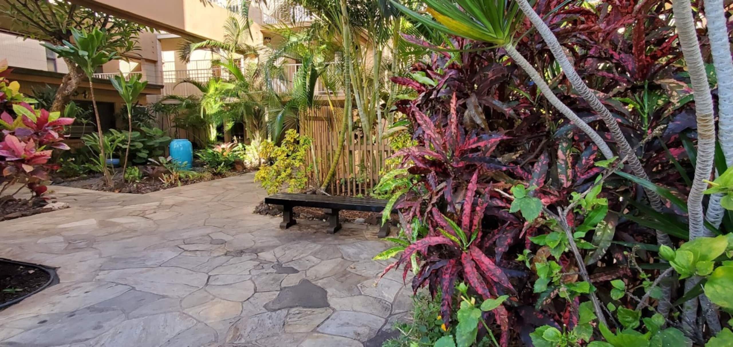 Condo in Lahaina · ★4.83 · 1 bedroom · 2 beds · 1 bath - Image 17