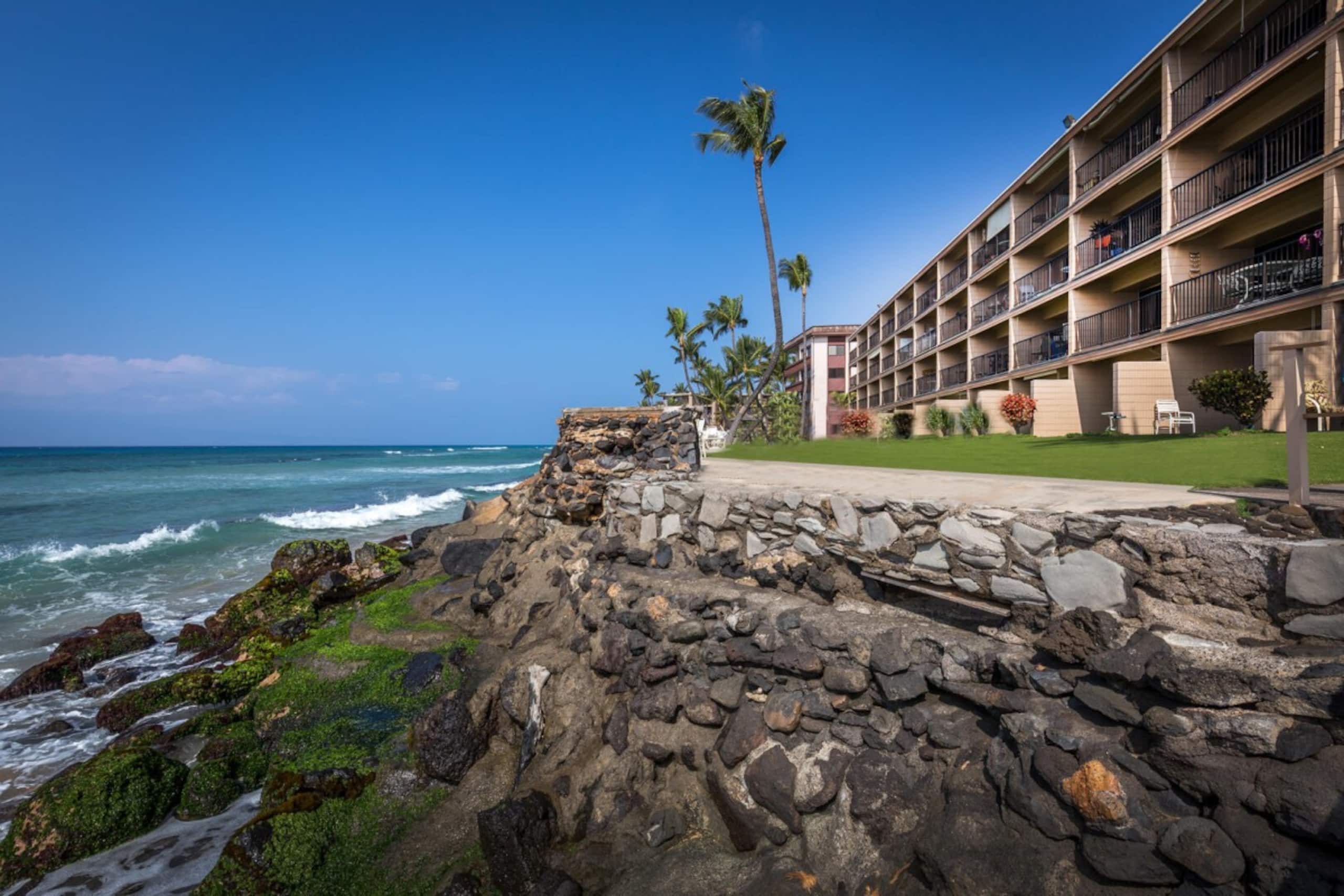 Condo in Lahaina · ★4.83 · 1 bedroom · 2 beds · 1 bath - Image 20