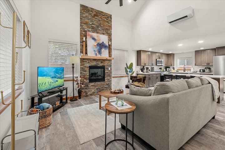 Mt. Rainier Cabin W/ Hot Tub & Fire Pit - Ashford, WA