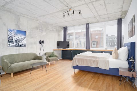 Popular Airbnb listing: ⑦ Superior Suite with King Size Bed in Zentrum Süd