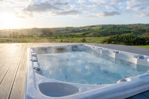 Hunters Oak Retreat |Heated pool | Sleeps 30