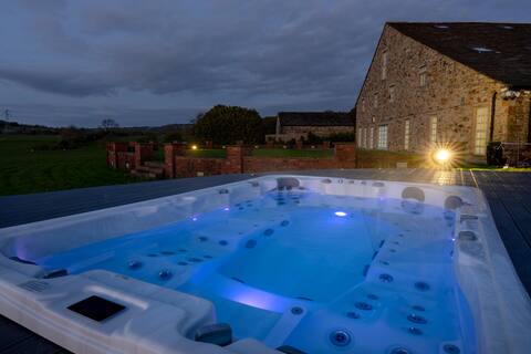 Hunters Oak Retreat |Heated pool | Sleeps 30