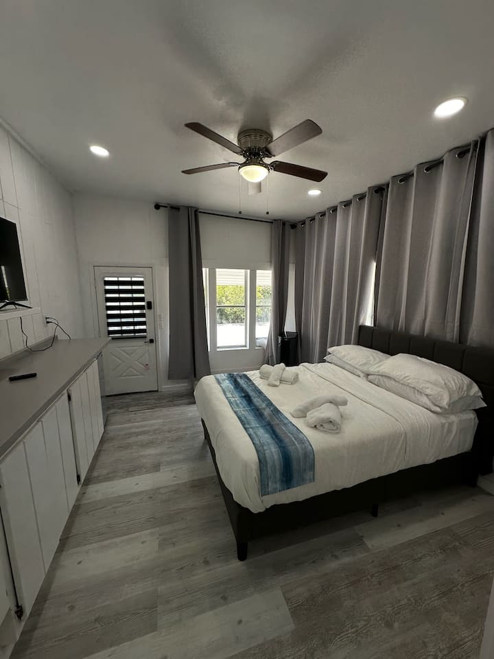 Segundo dormitorio. Se accede solo desde el primer dormitorio o desde el exterior con puerta privada.