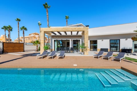 Quesada Luxe Getaway "Villa Bohemia"