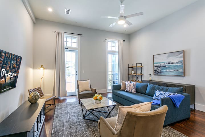 Luxurious 5bd w private balcony. Amazing Location!