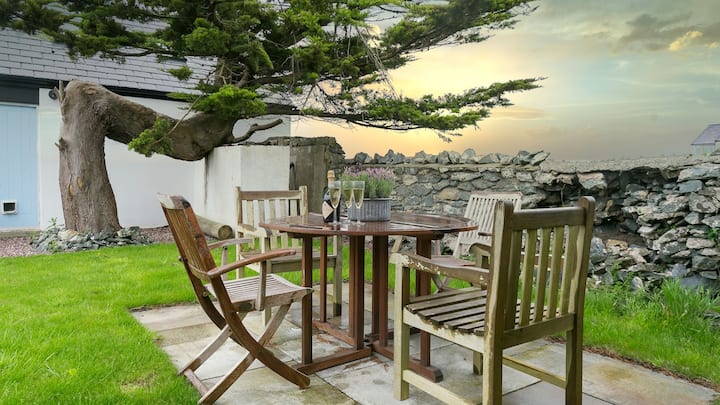 The Gun Room - Trearddur Bay