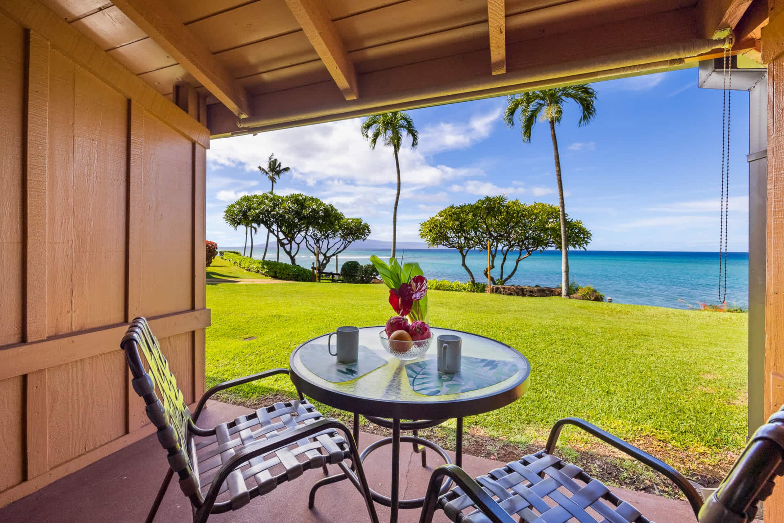 Condo in Lahaina · ★5.0 · 1 bedroom · 2 beds · 1 shared bath - Image 1