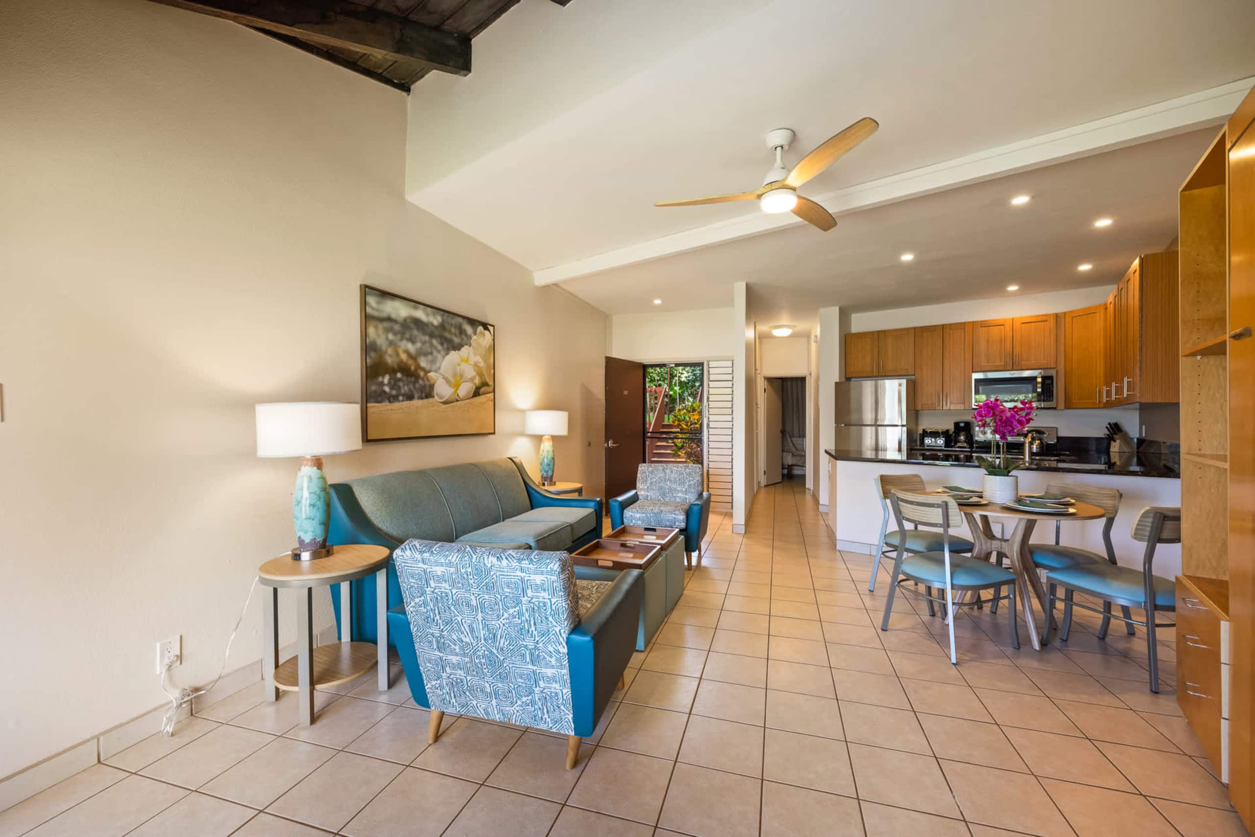 Condo in Lahaina · ★5.0 · 1 bedroom · 2 beds · 1 shared bath - Image 4