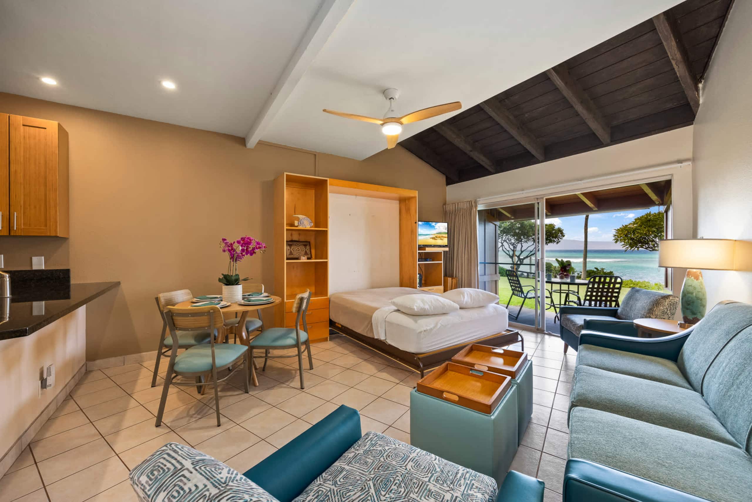 Condo in Lahaina · ★5.0 · 1 bedroom · 2 beds · 1 shared bath - Image 15