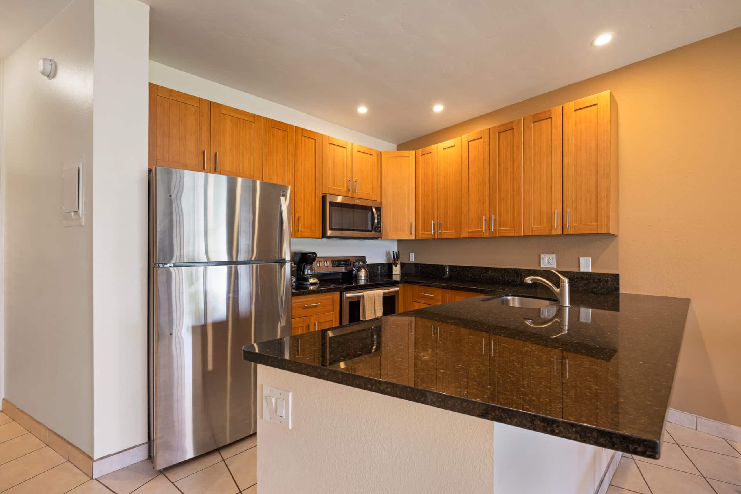Condo in Lahaina · ★5.0 · 1 bedroom · 2 beds · 1 shared bath - Image 11