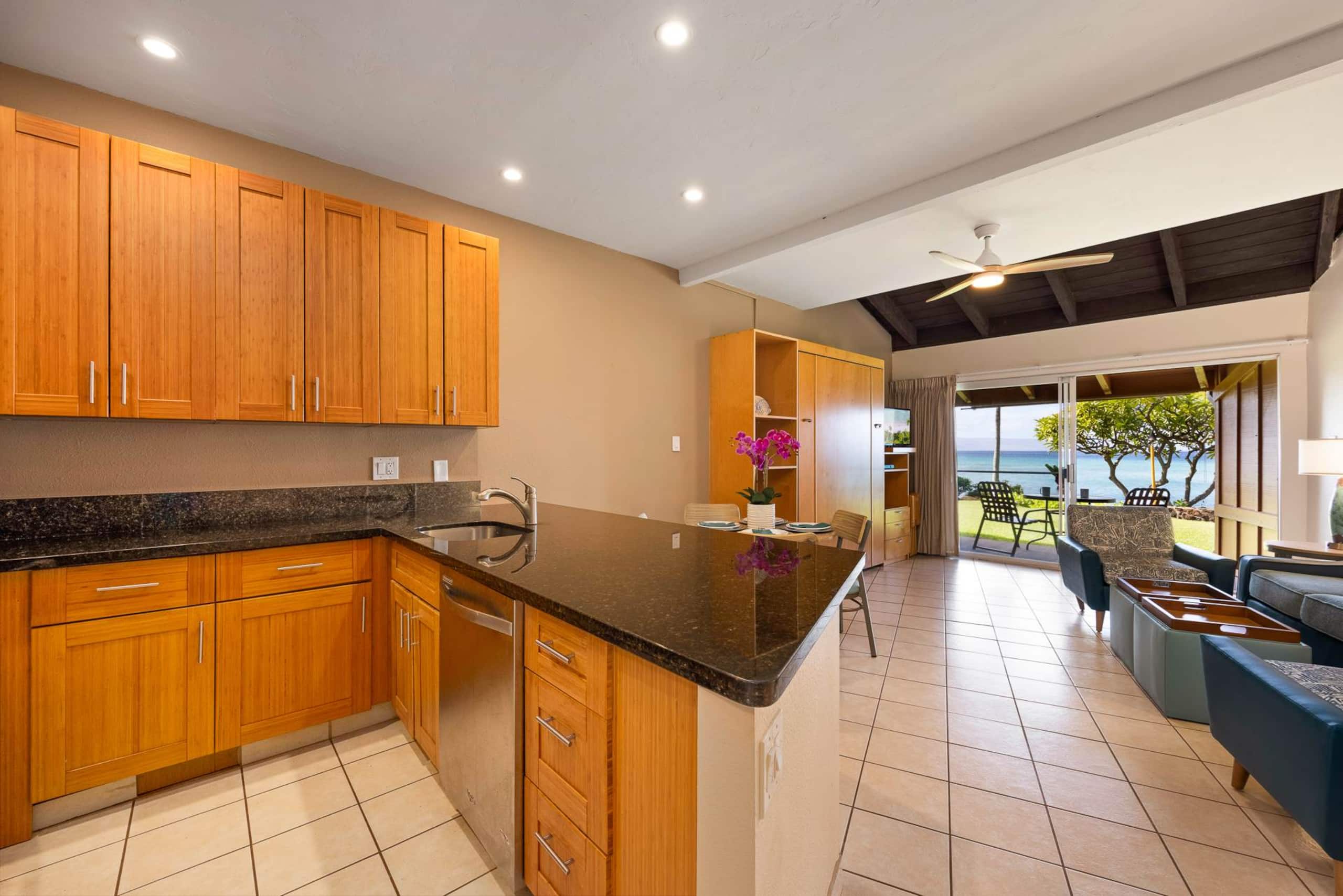 Condo in Lahaina · ★5.0 · 1 bedroom · 2 beds · 1 shared bath - Image 8
