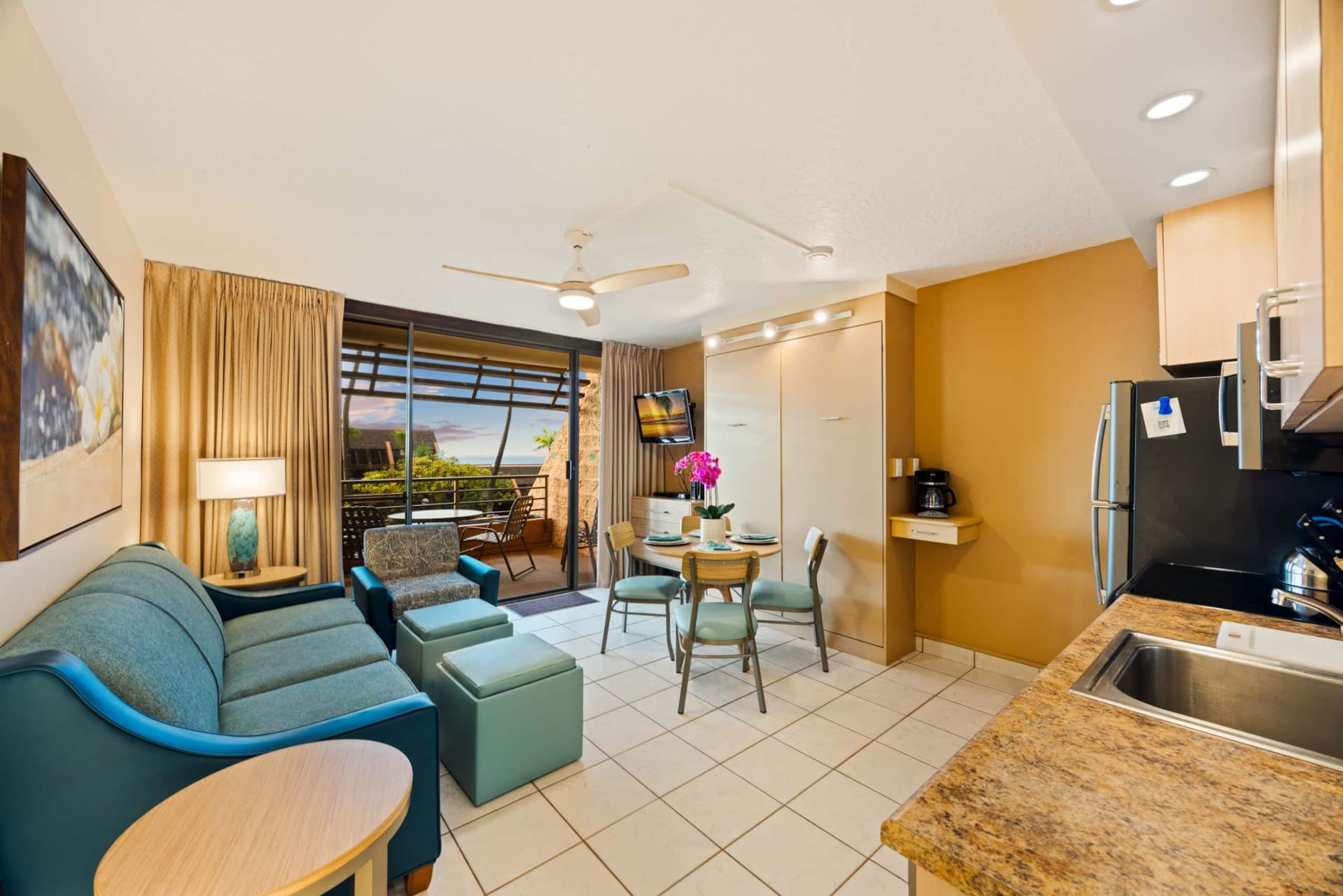 Condo in Lahaina · ★4.83 · 1 bedroom · 2 beds · 1 shared bath - Image 7