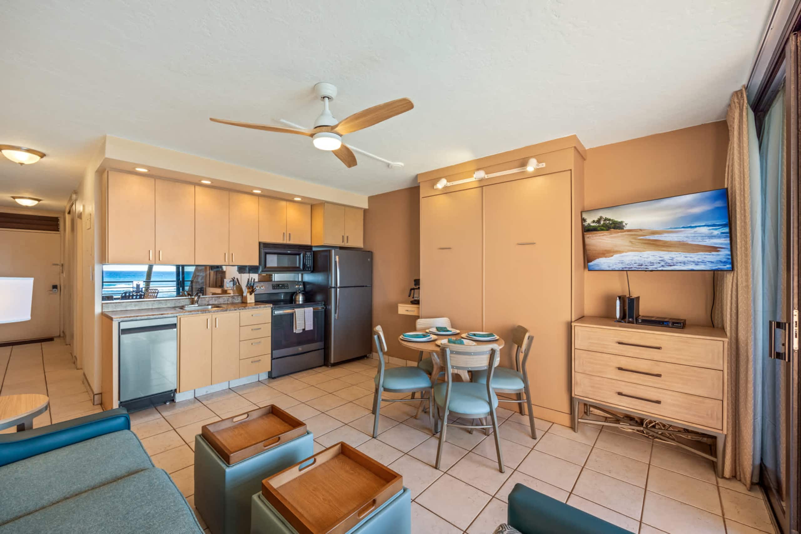 Condo in Lahaina · ★4.83 · 1 bedroom · 2 beds · 1 shared bath - Image 13
