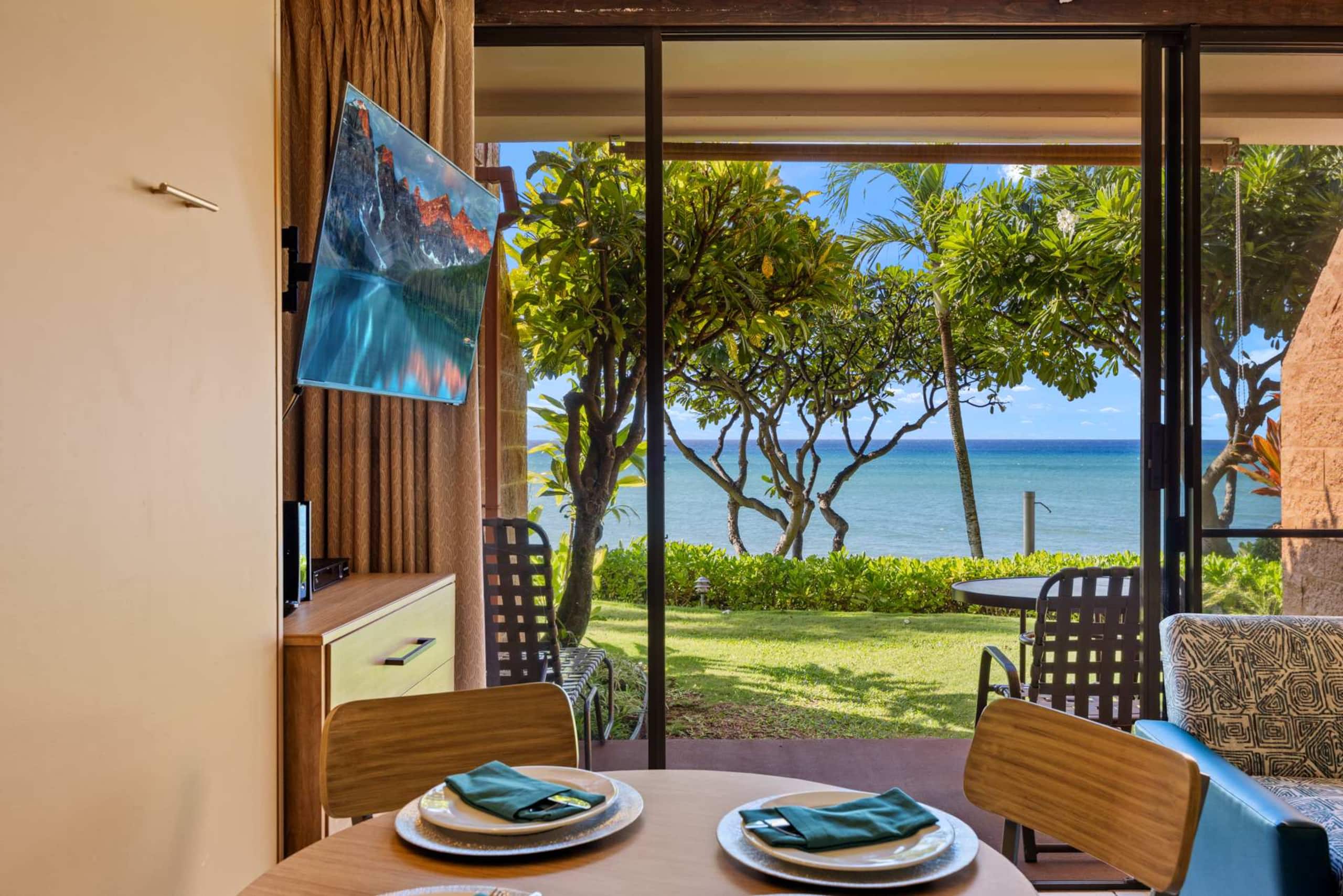 Condo in Lahaina · ★4.67 · 1 bedroom · 2 beds · 1 shared bath - Image 4