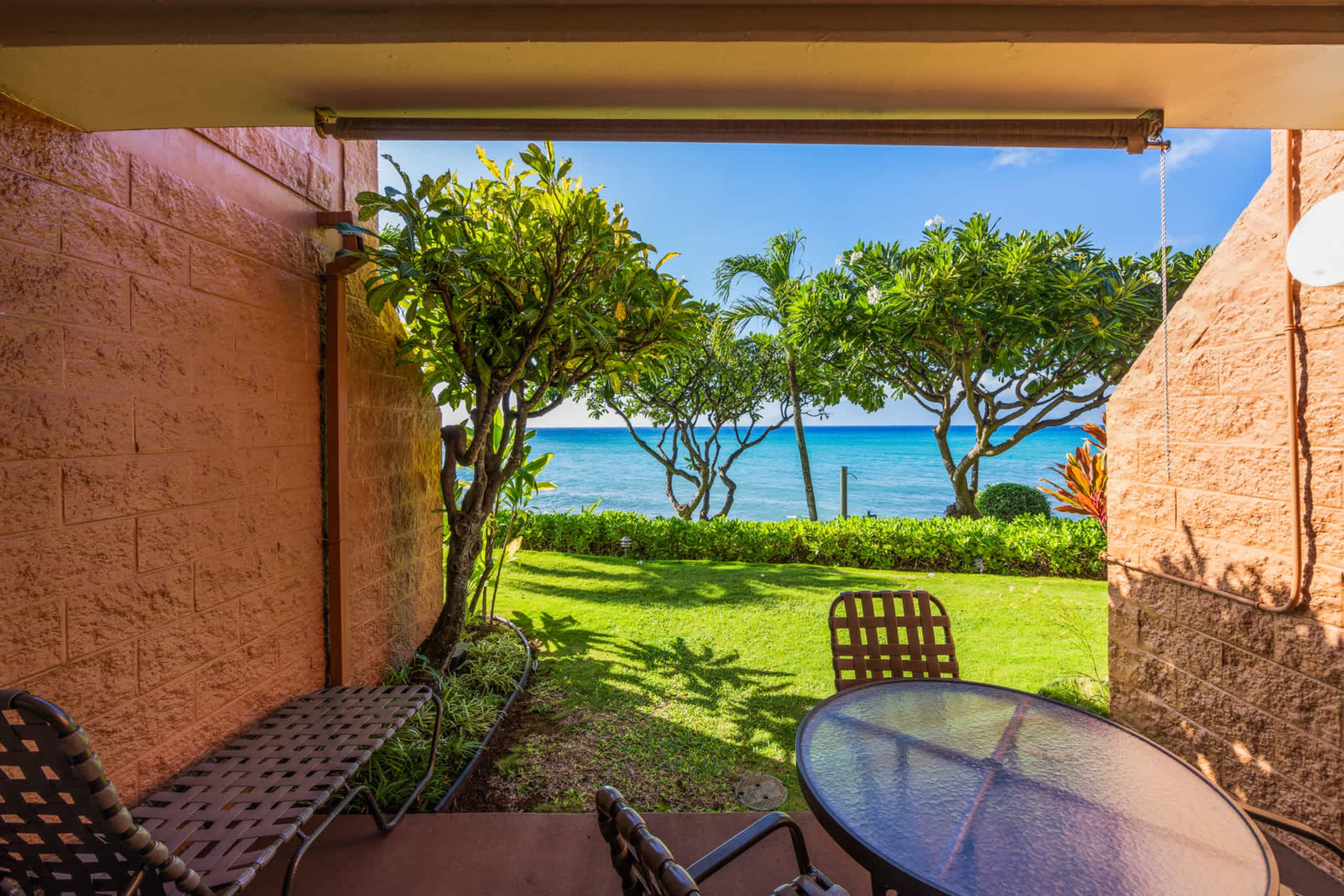 Condo in Lahaina · ★4.67 · 1 bedroom · 2 beds · 1 shared bath - Image 2