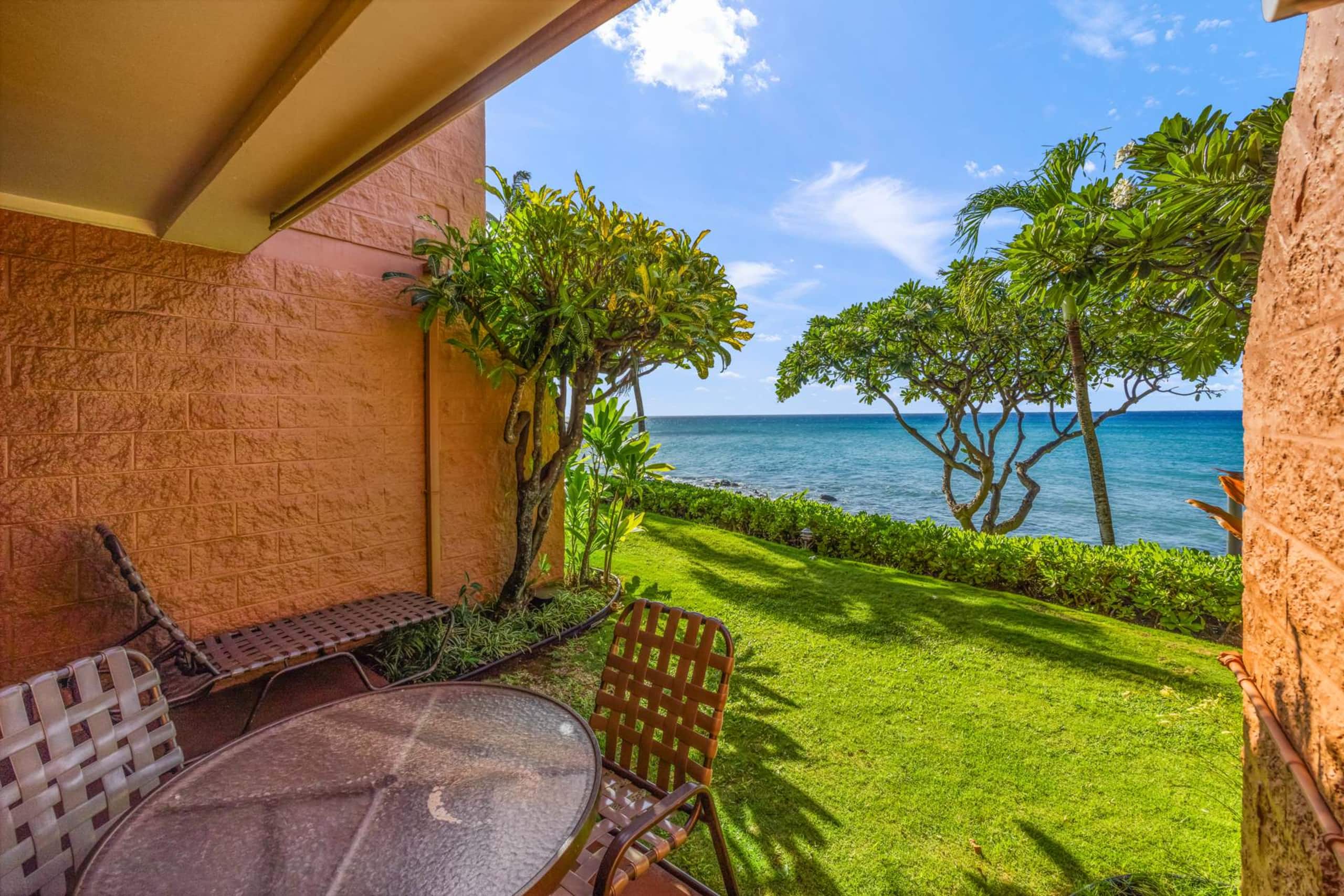 Condo in Lahaina · ★4.67 · 1 bedroom · 2 beds · 1 shared bath - Image 3