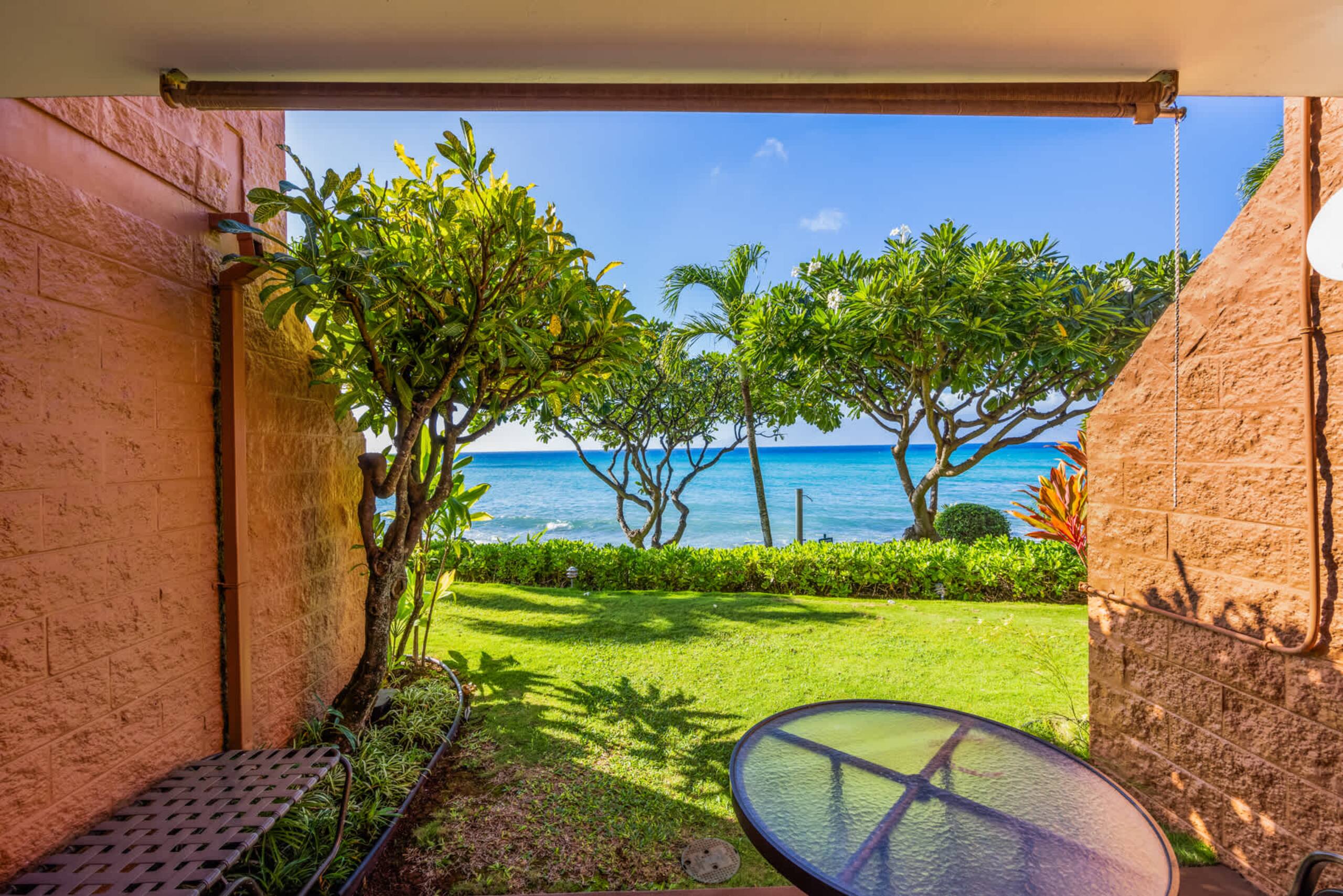 Condo in Lahaina · ★4.67 · 1 bedroom · 2 beds · 1 shared bath - Image 13
