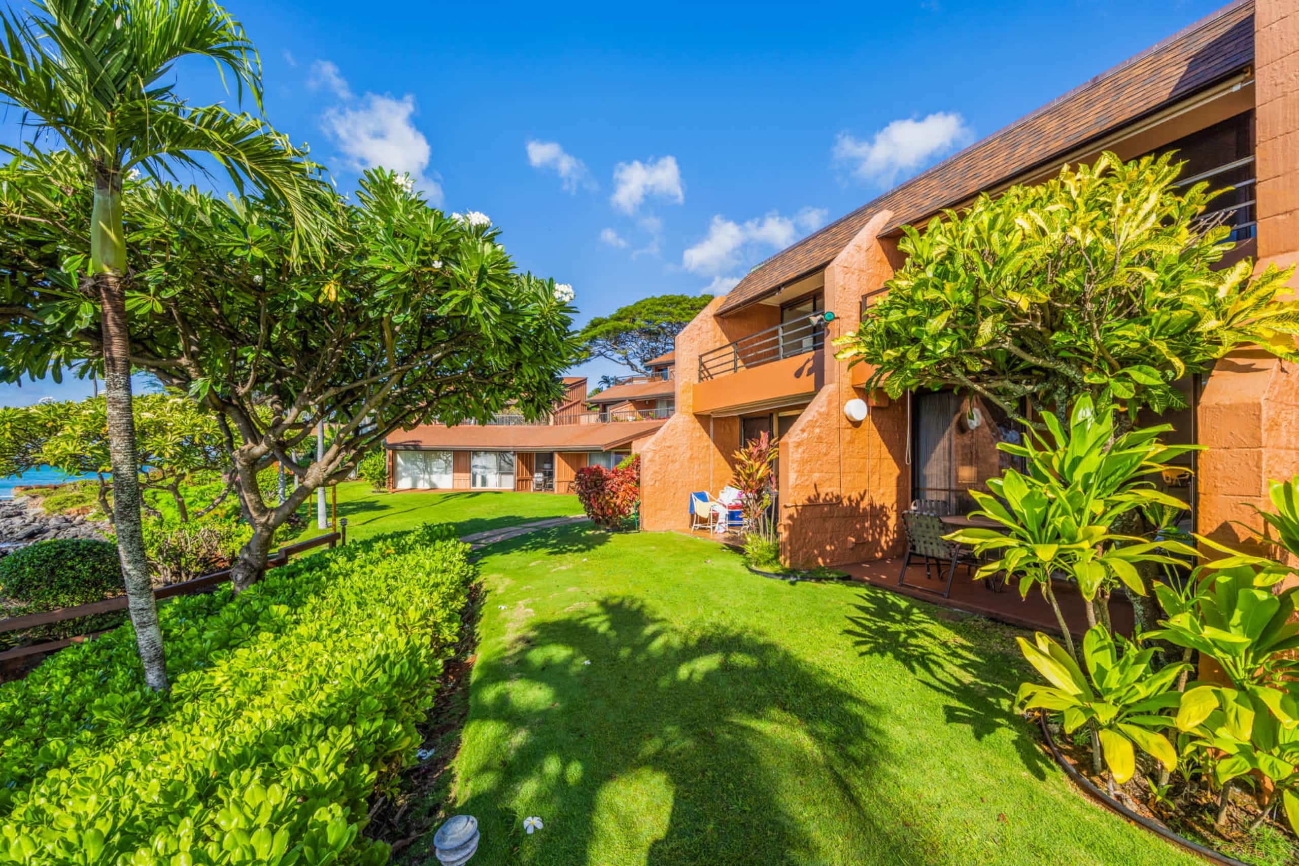 Condo in Lahaina · ★4.67 · 1 bedroom · 2 beds · 1 shared bath - Image 16