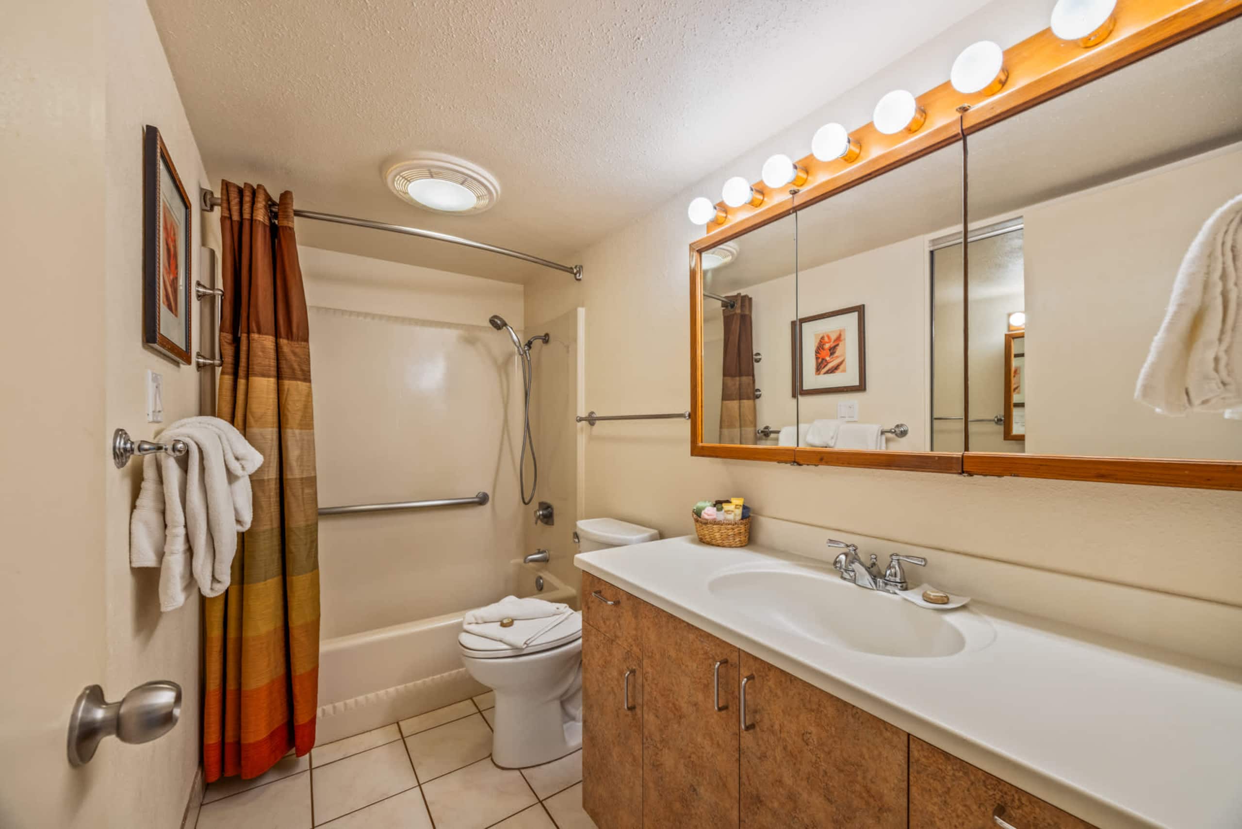 Condo in Lahaina · ★4.67 · 1 bedroom · 2 beds · 1 shared bath - Image 9