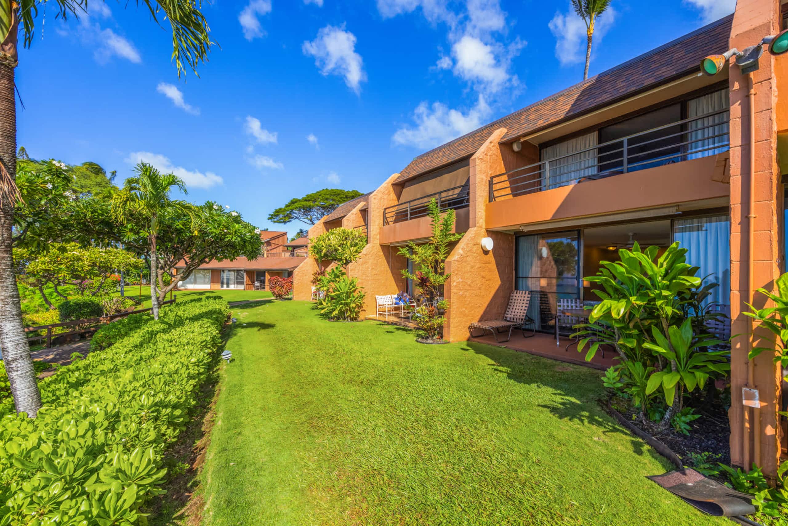 Condo in Lahaina · ★4.89 · 1 bedroom · 2 beds · 1 private bath - Image 15