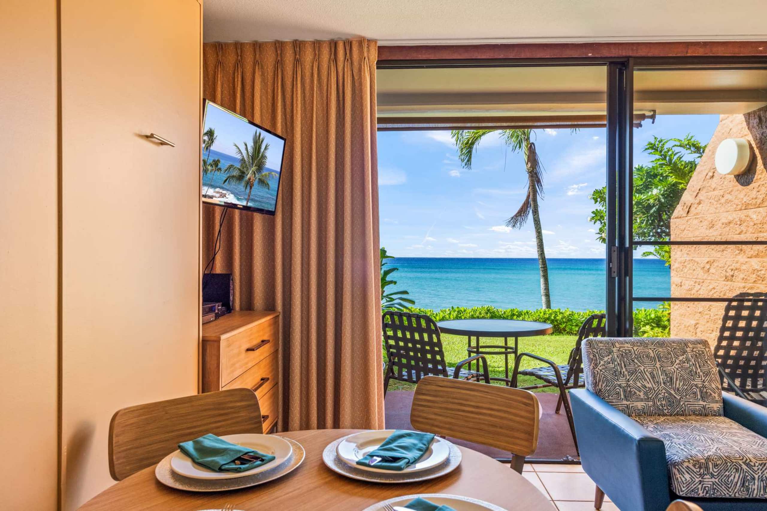 Condo in Lahaina · ★4.89 · 1 bedroom · 2 beds · 1 private bath - Image 4